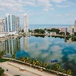 Hermoso Apartamento Frente a la playa piso 17 Conquistador, el Laguito